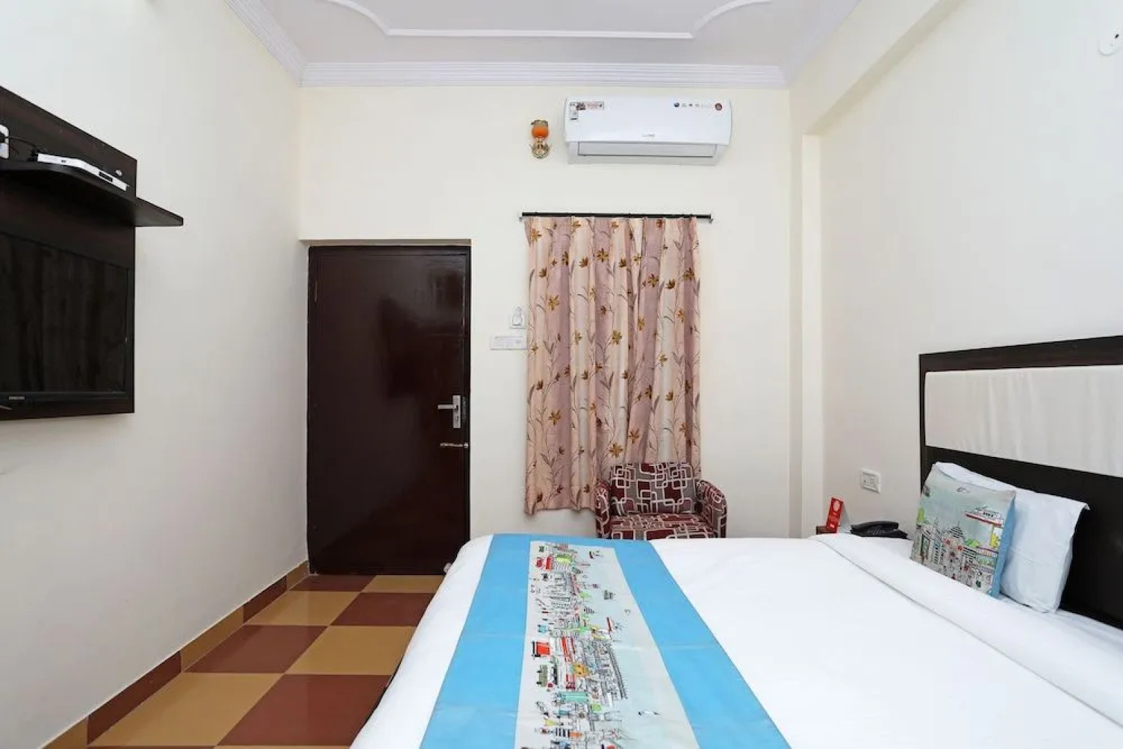 OYO 10413 Hotel Royal Plaza