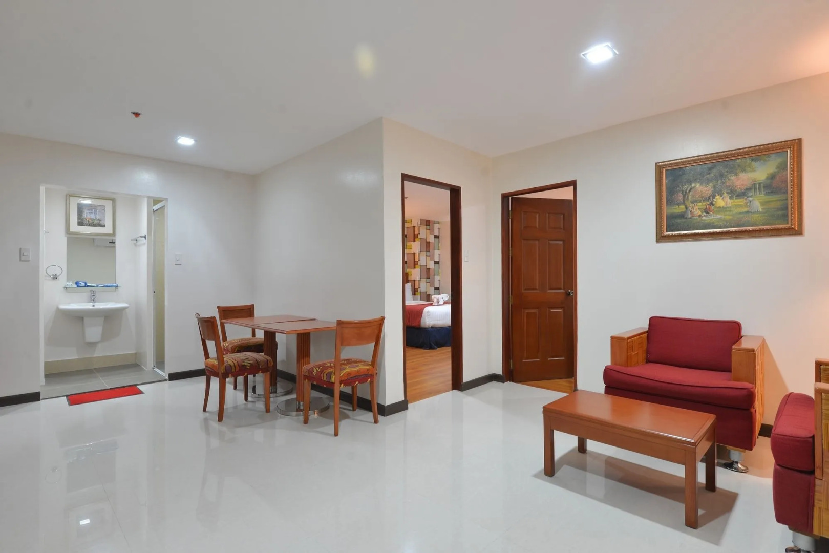 Royal Suites Condotel