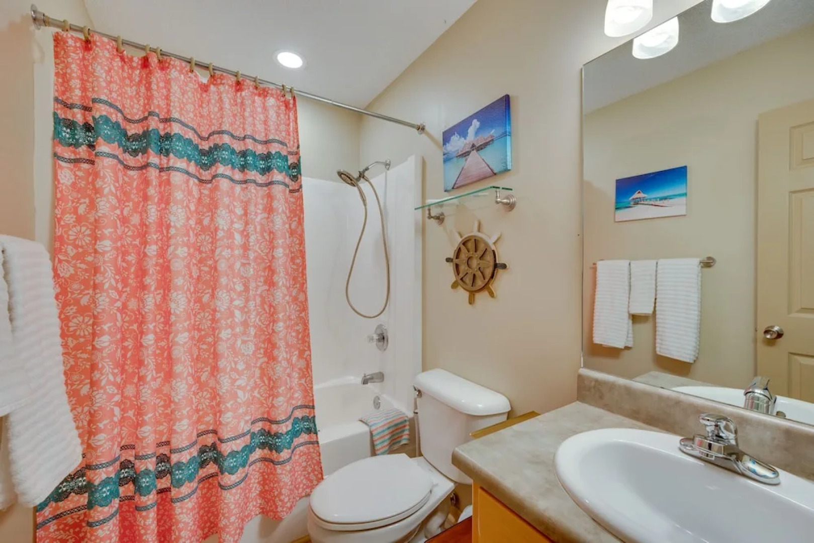 Luxe Lake Sinclair Living: Private Dock and Beach!