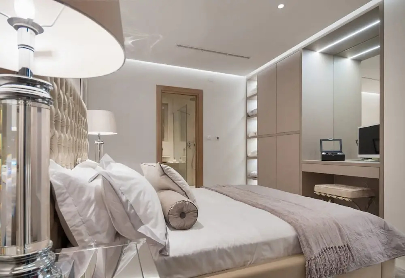 Luxury Villa Silent with Infinity Pool