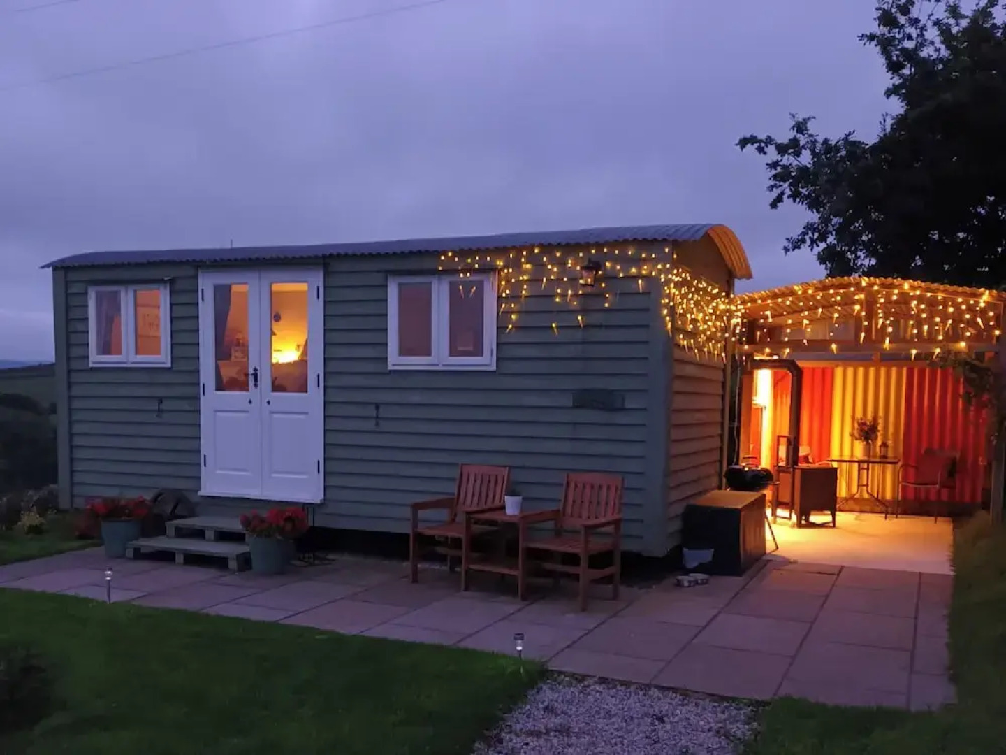 The Journeyman Luxury Shepherds Hut