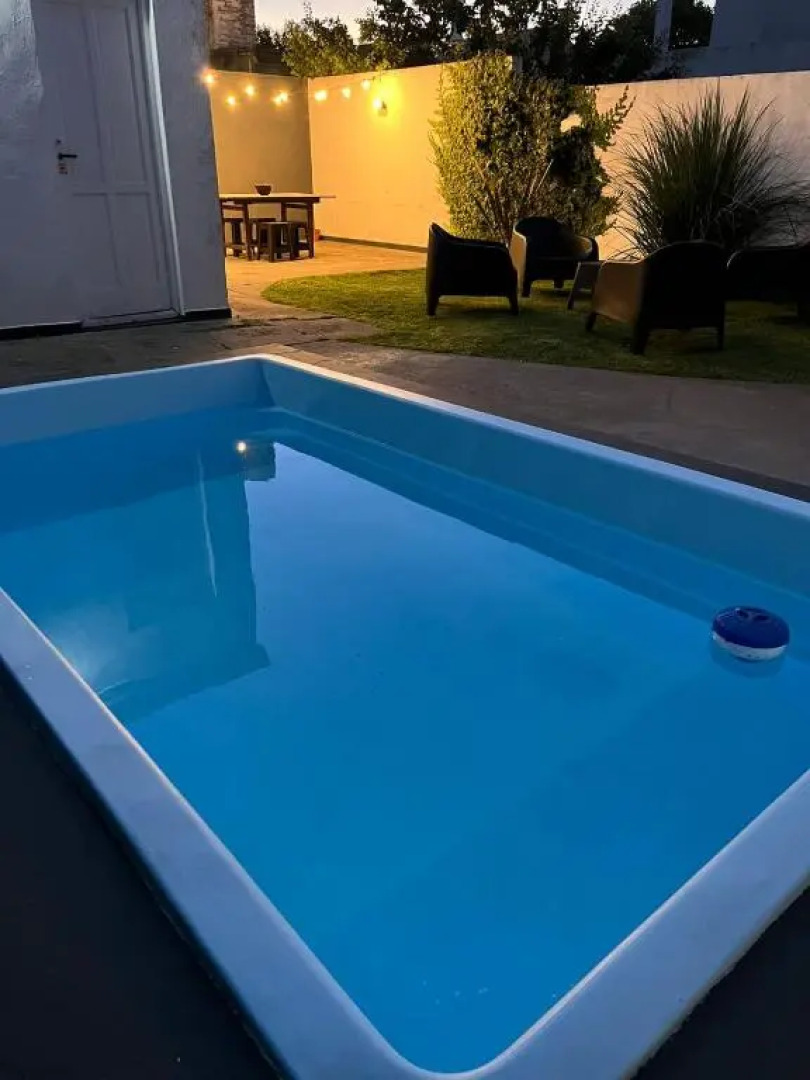 Casa con pileta cochera y quincho 1300m de la playa