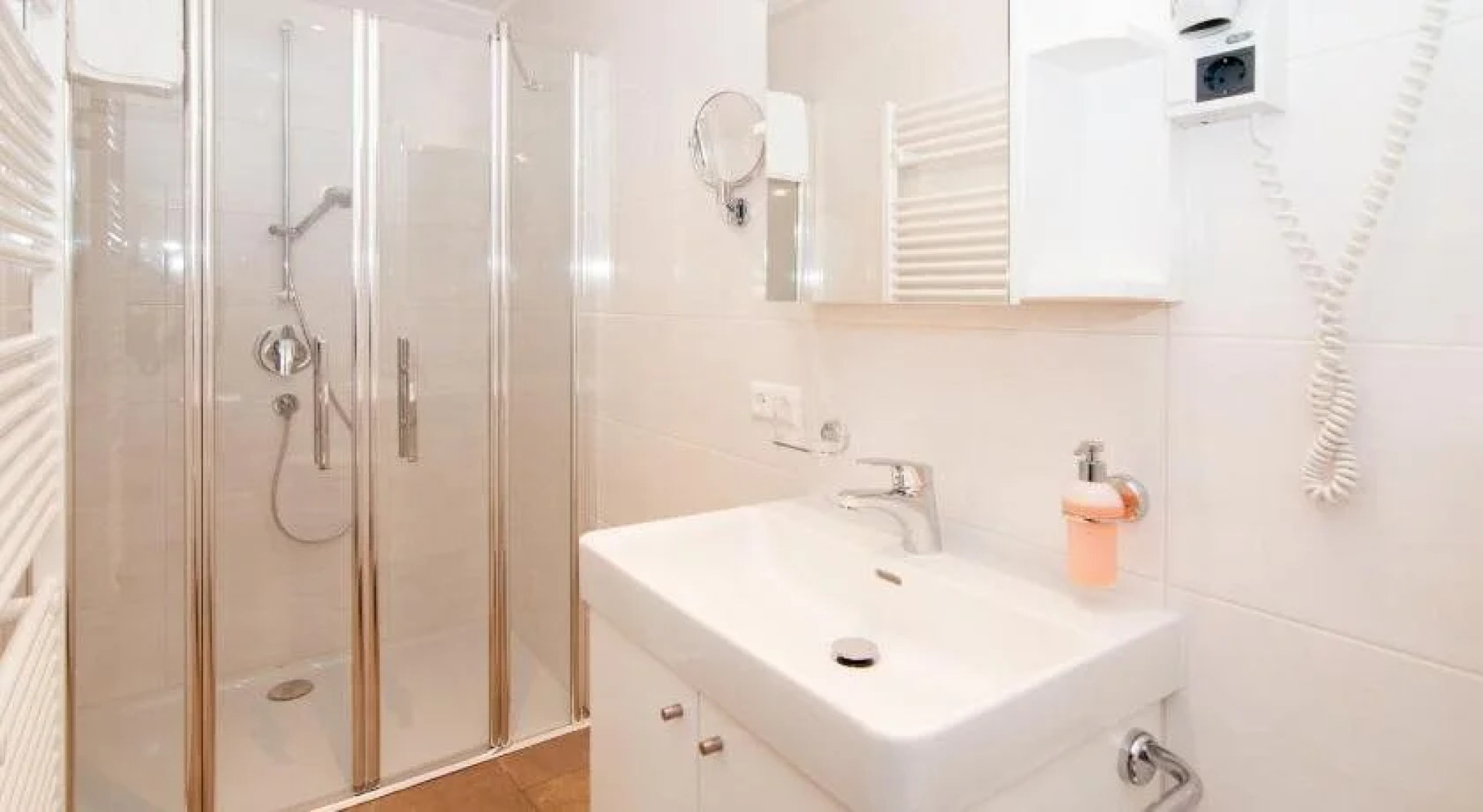 Gasthof Pension - Café Konditorei Hassler