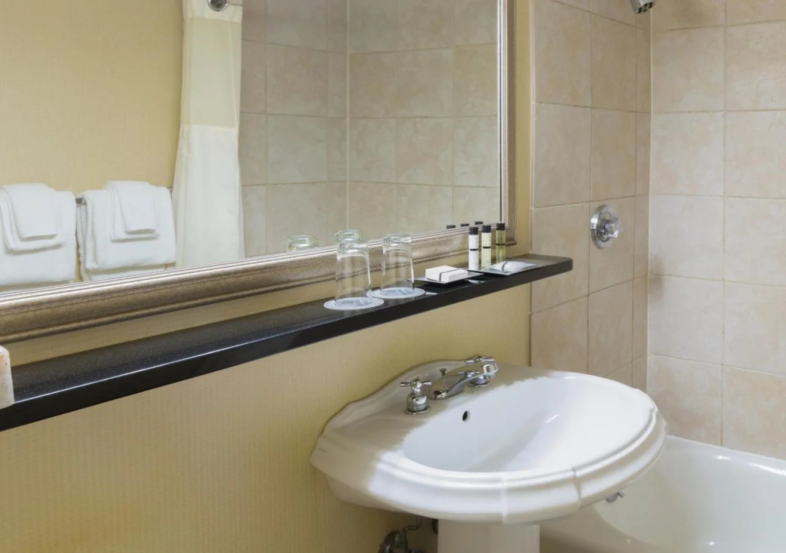 Wyndham Garden Hotel Newark Airport