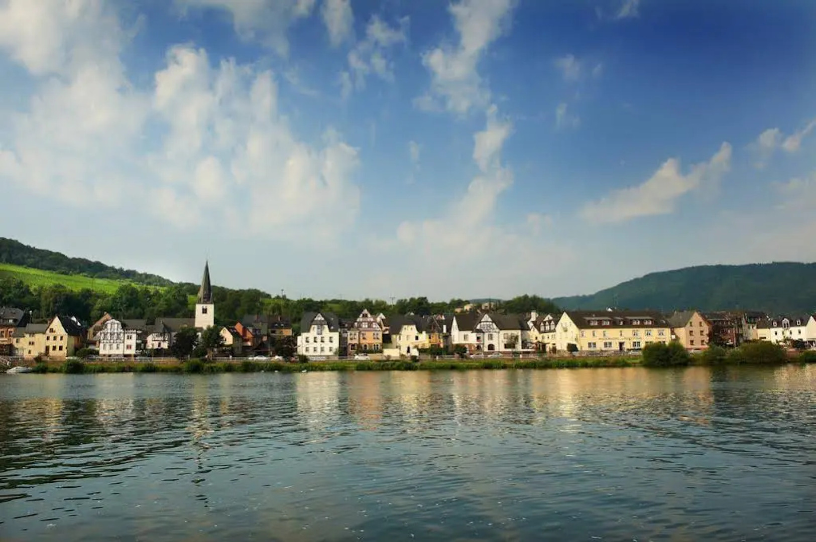 Winzerhotel - Restaurant zum Moselstrand