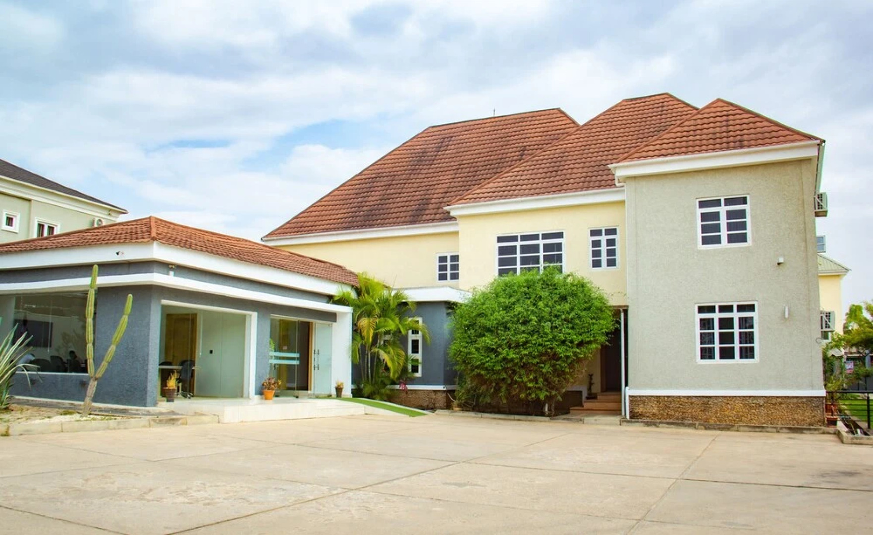 Shartell Hotels Jos
