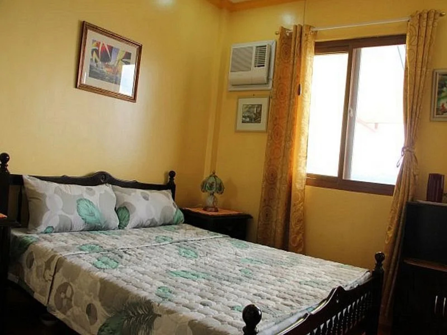 Captain Hook's Red Parrot Inn