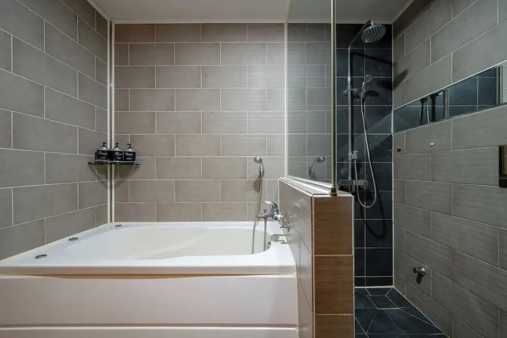 FILM 37.2 Hotel