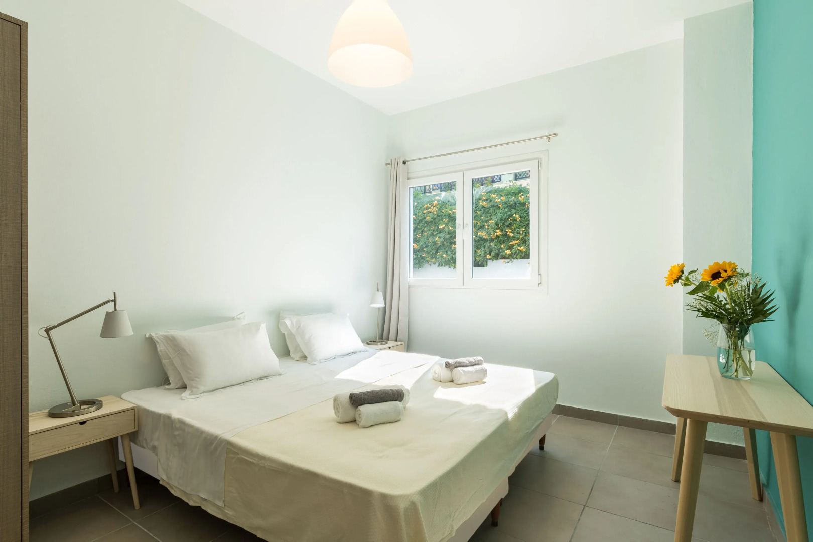 Local Hostel & Suites