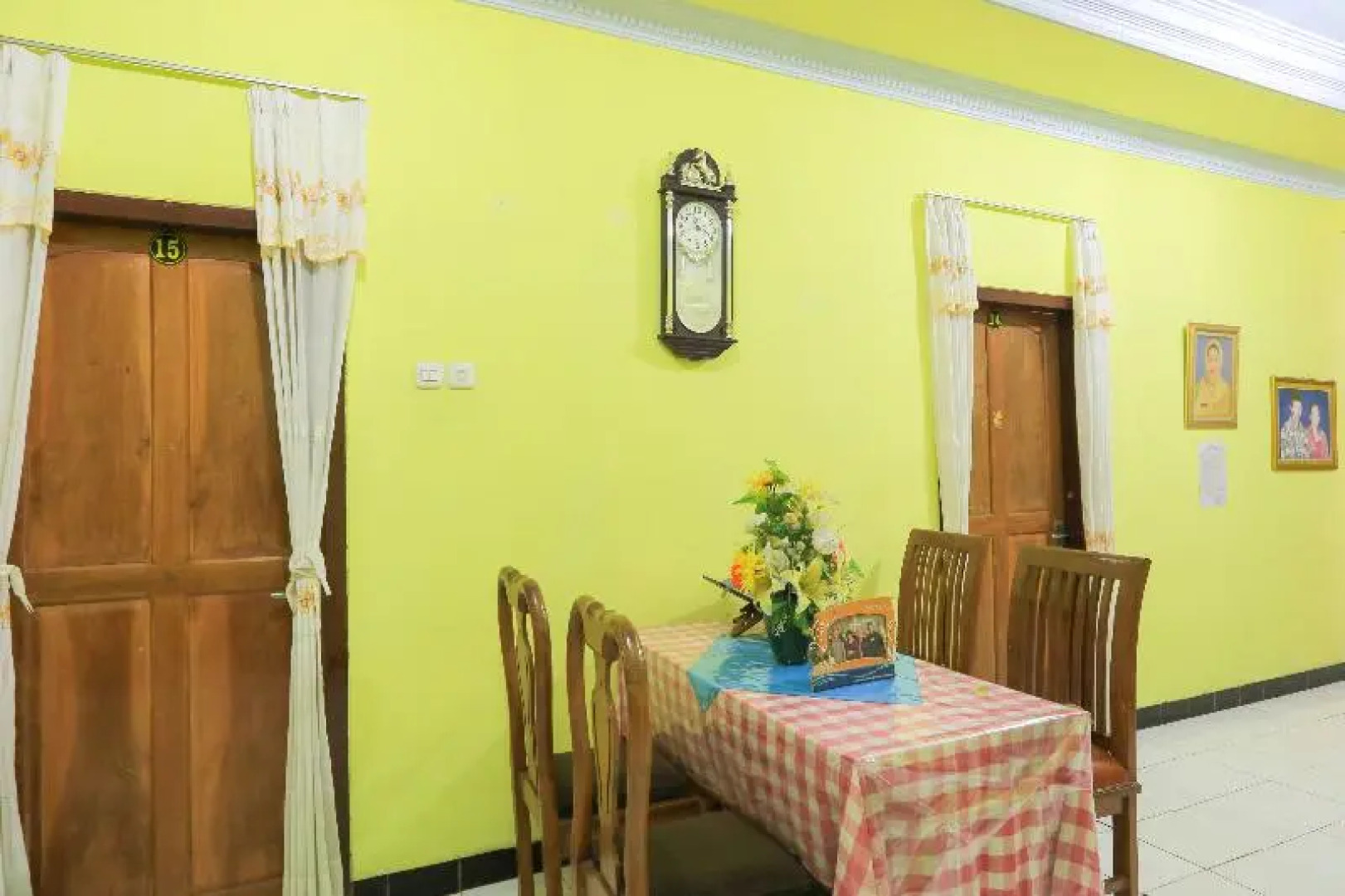 Wallet Family Residence Syariah by OYO Rooms