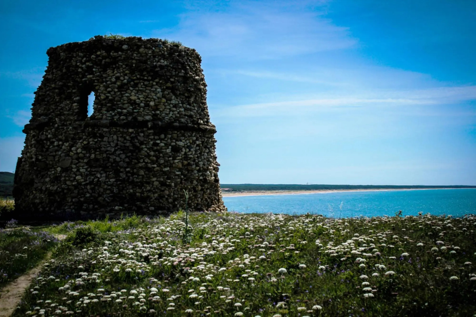 Holiday home with sea view on the beach of Is Arenas and Torre del Pozzo 300 meters from the sea sho-Casa Zinzella