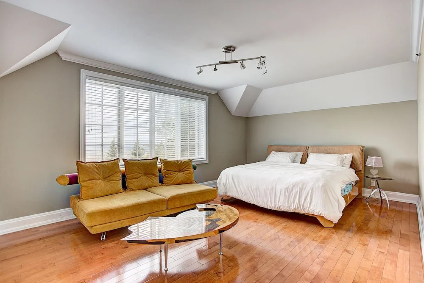 Luxury 5BR & Pool Home in Westmount MTL