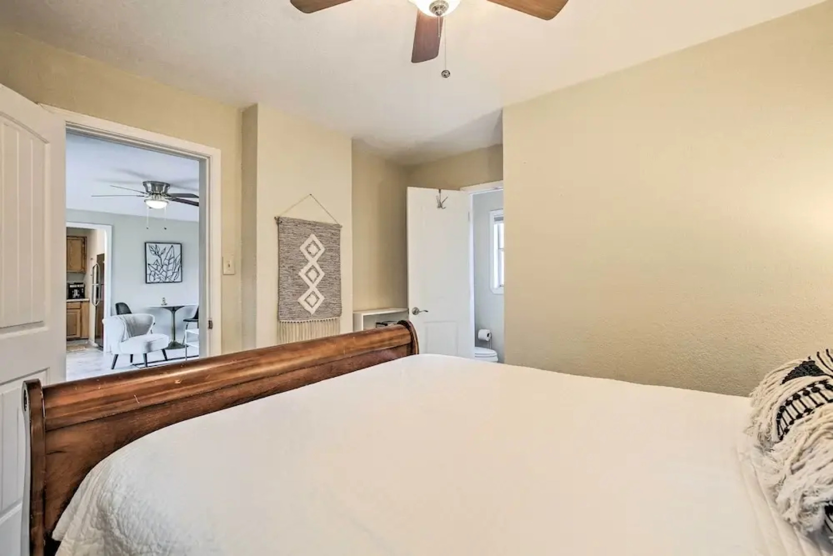 Walk to Coast: Galveston Bay Retreat w/ Grill