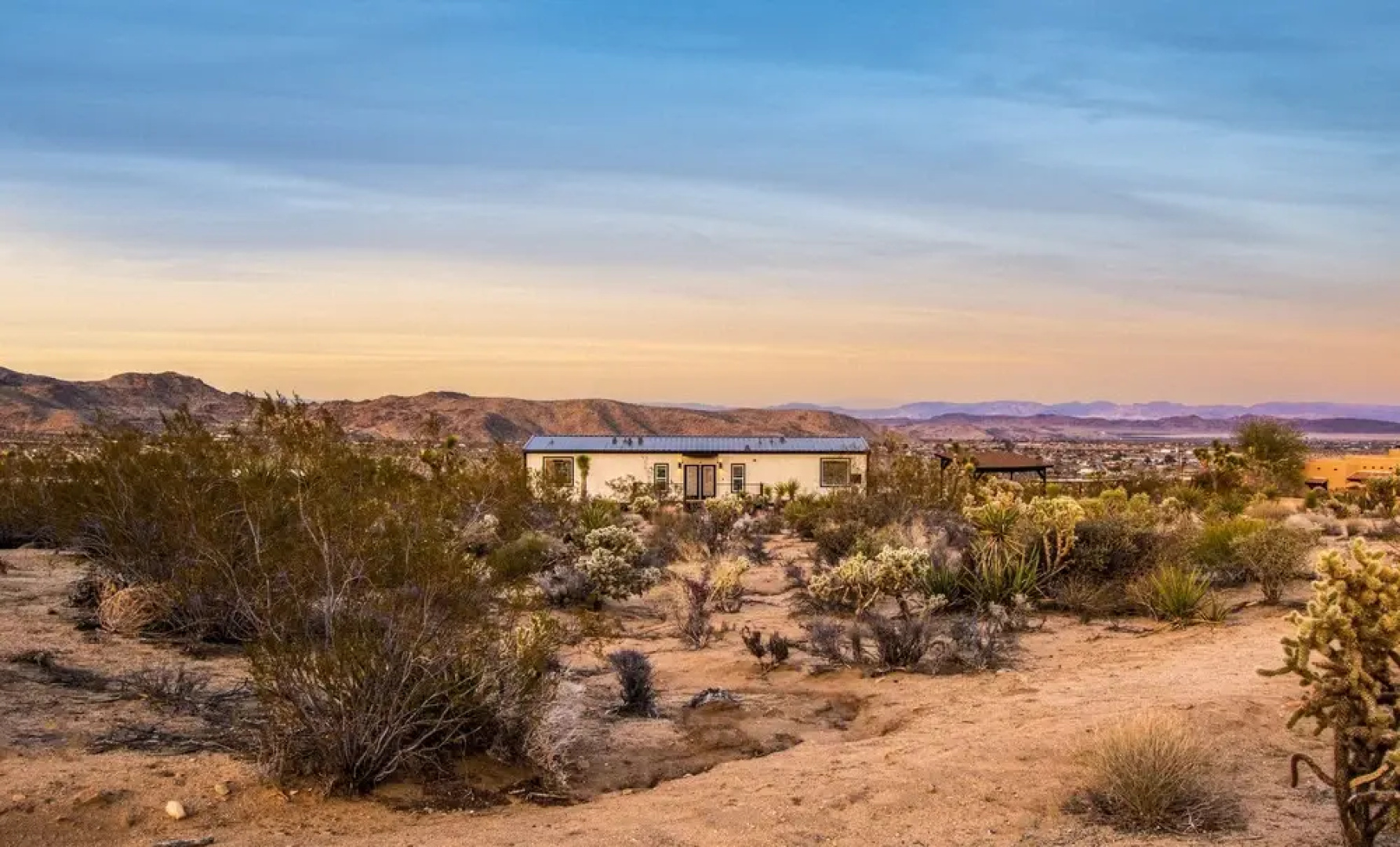 Sagebrush Bungalow - Modern Retreat W/hot Tub, Fire Pit And Bbq! 2 Bedroom Home by RedAwning