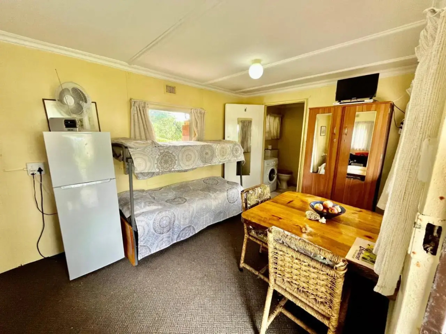 Open Plan Lagoon View Chalet