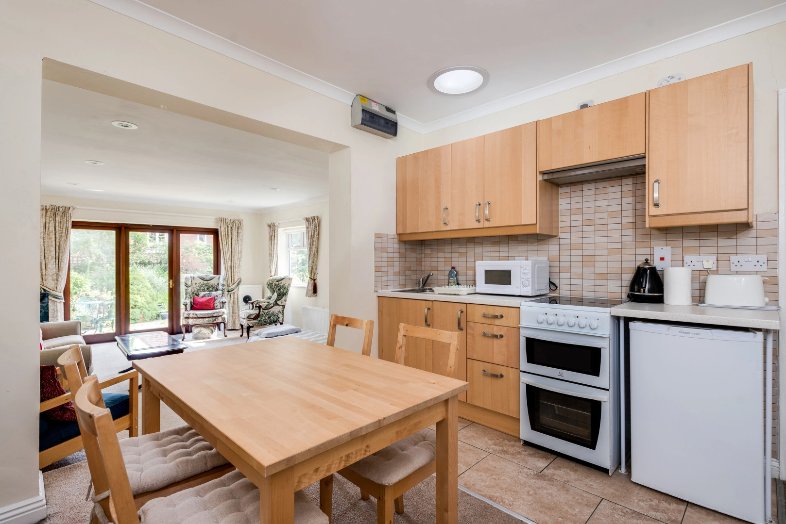 Spacious 1-Bedroom Flat with garden & free parking