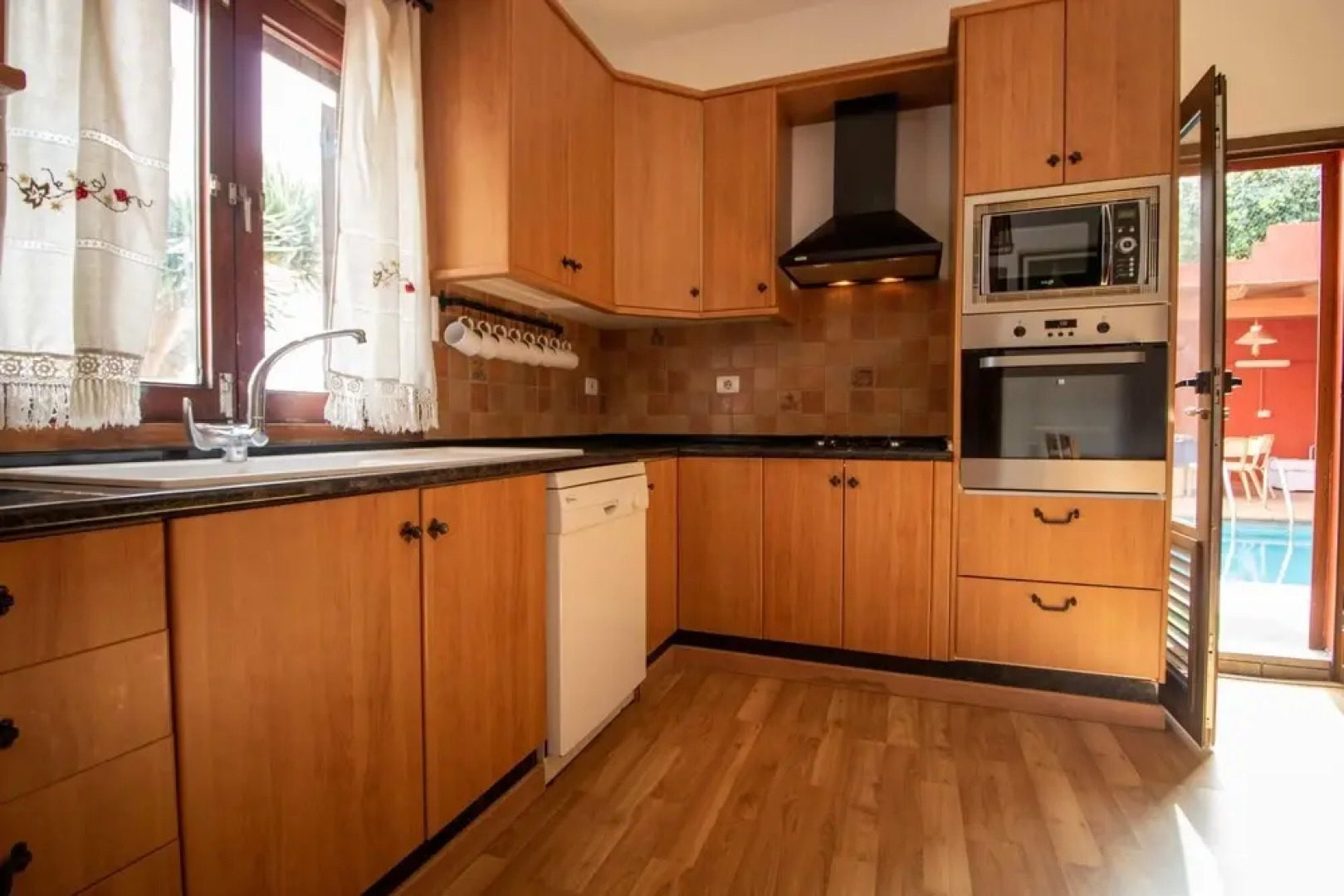 Mountain Chalet Sea Views & Pool Iptx