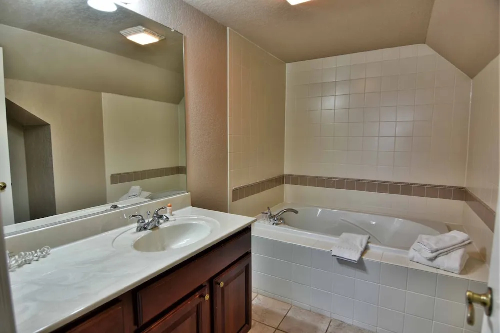 Unit 302 2 BD/ 2 BA Condo