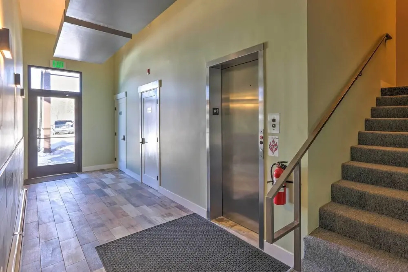 Modern Mountain Getaway, Walk to Grand Lake!