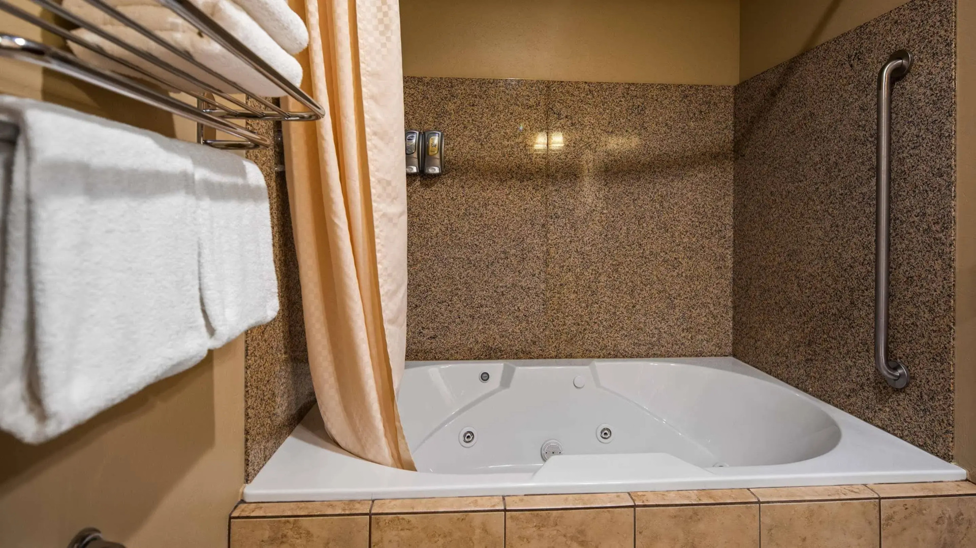 Crandon Inn and Suites