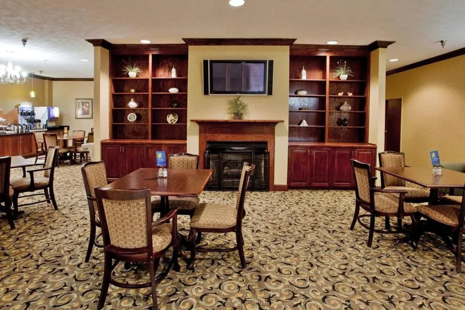 Days Inn & Suites South Boston