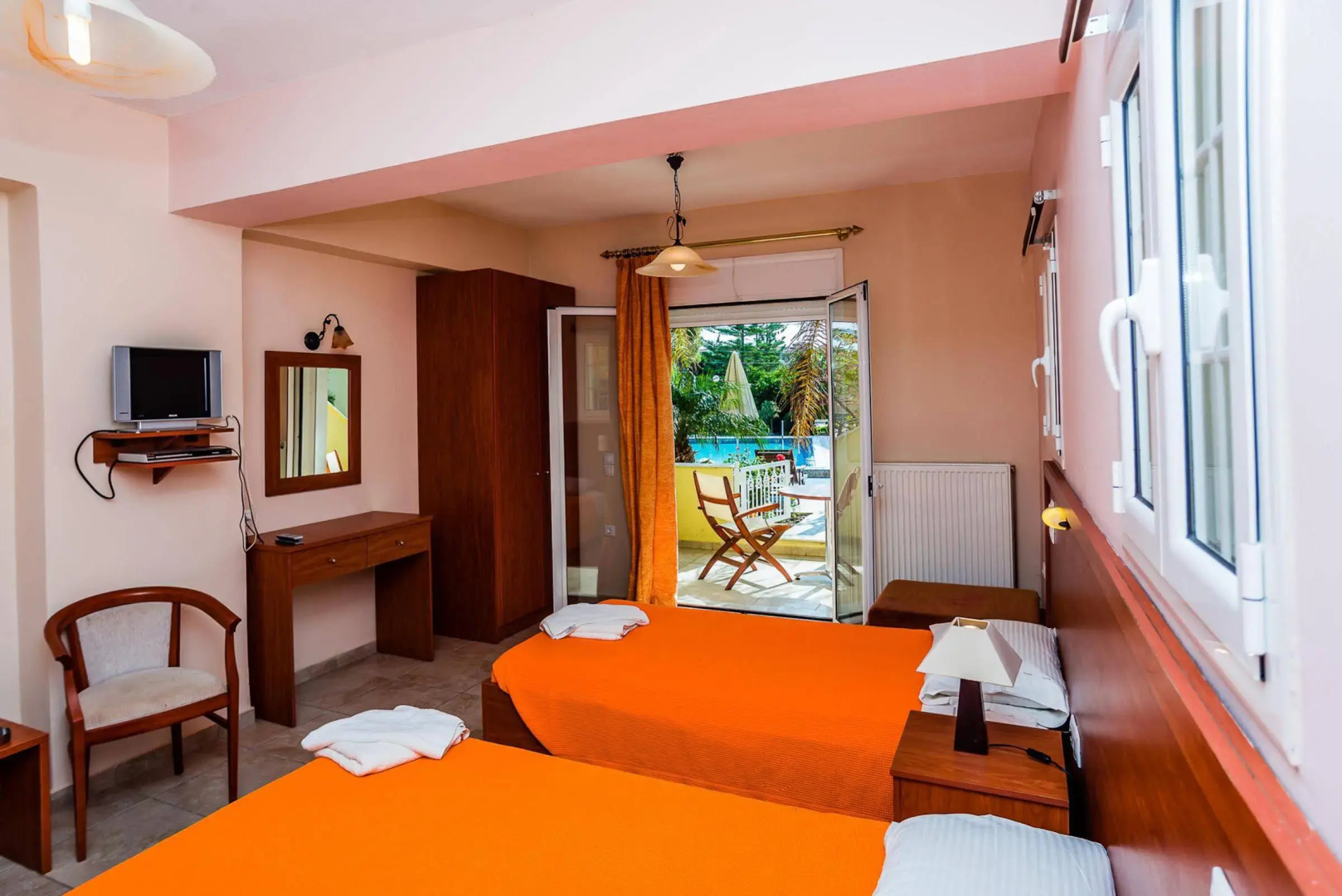 Oscar Villa & Studios