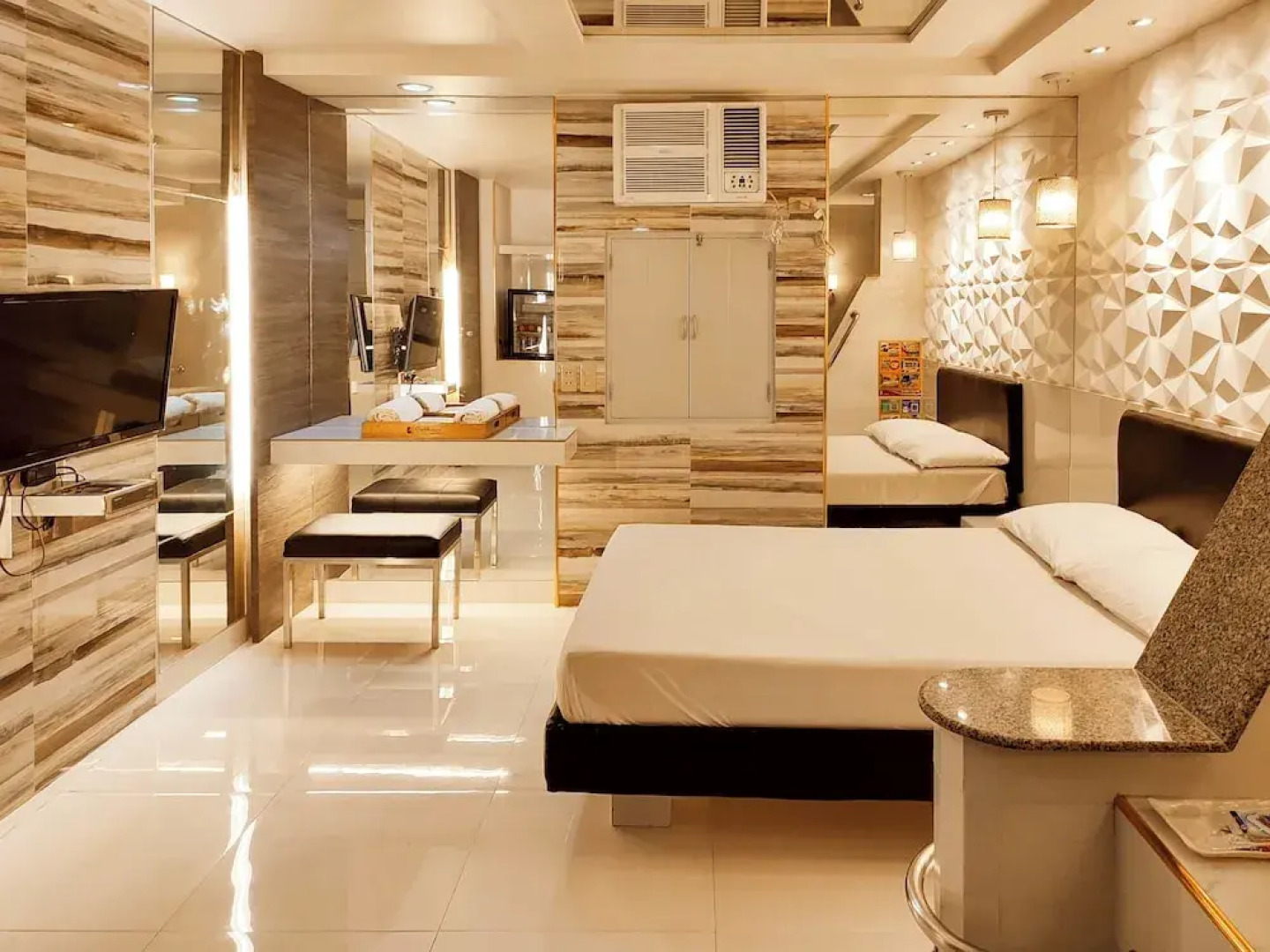 One Serenata Hotel Bacao