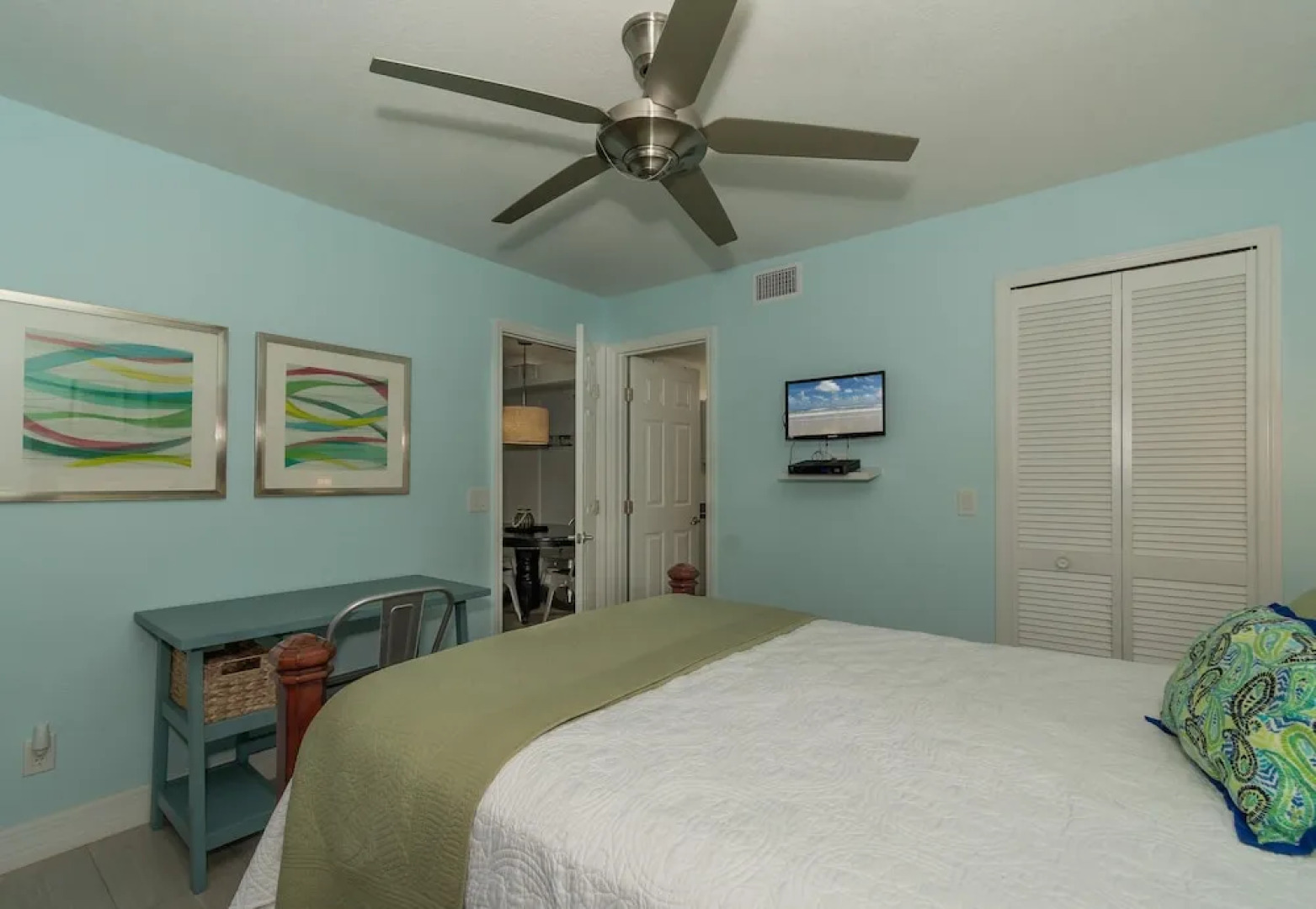 Tastefully Decorated Sea Woods Veranda Close to Pool Fitness Room Sv162