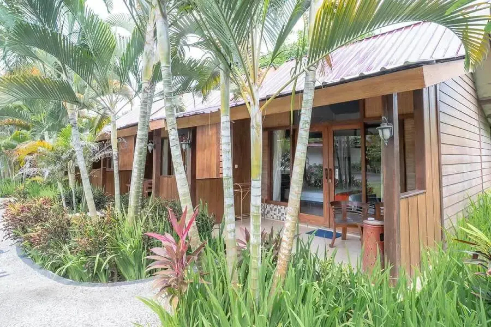 RedDoorz Plus @ Raya Senggigi Lombok