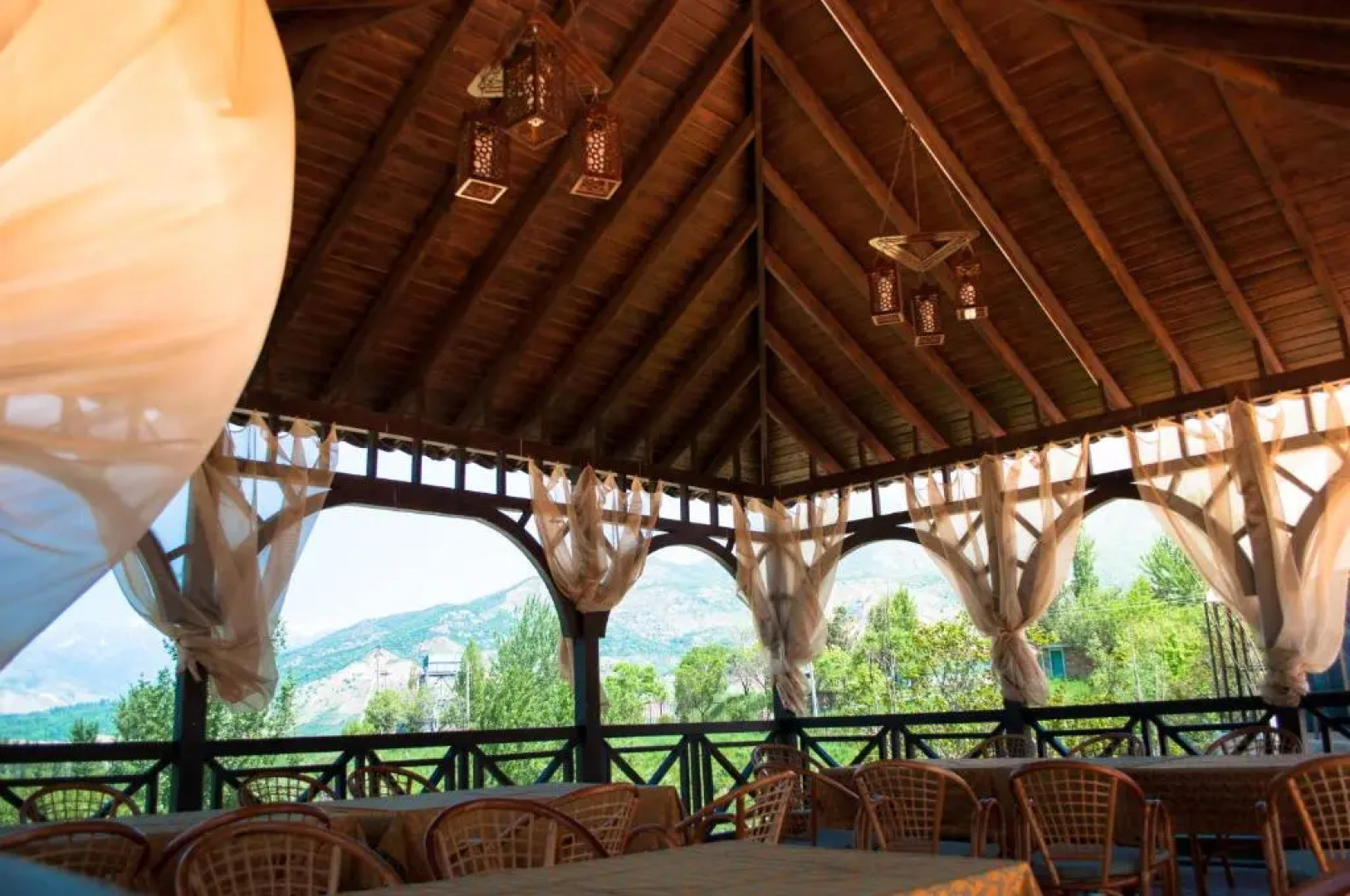 Charos Deluxe Resort & Spa