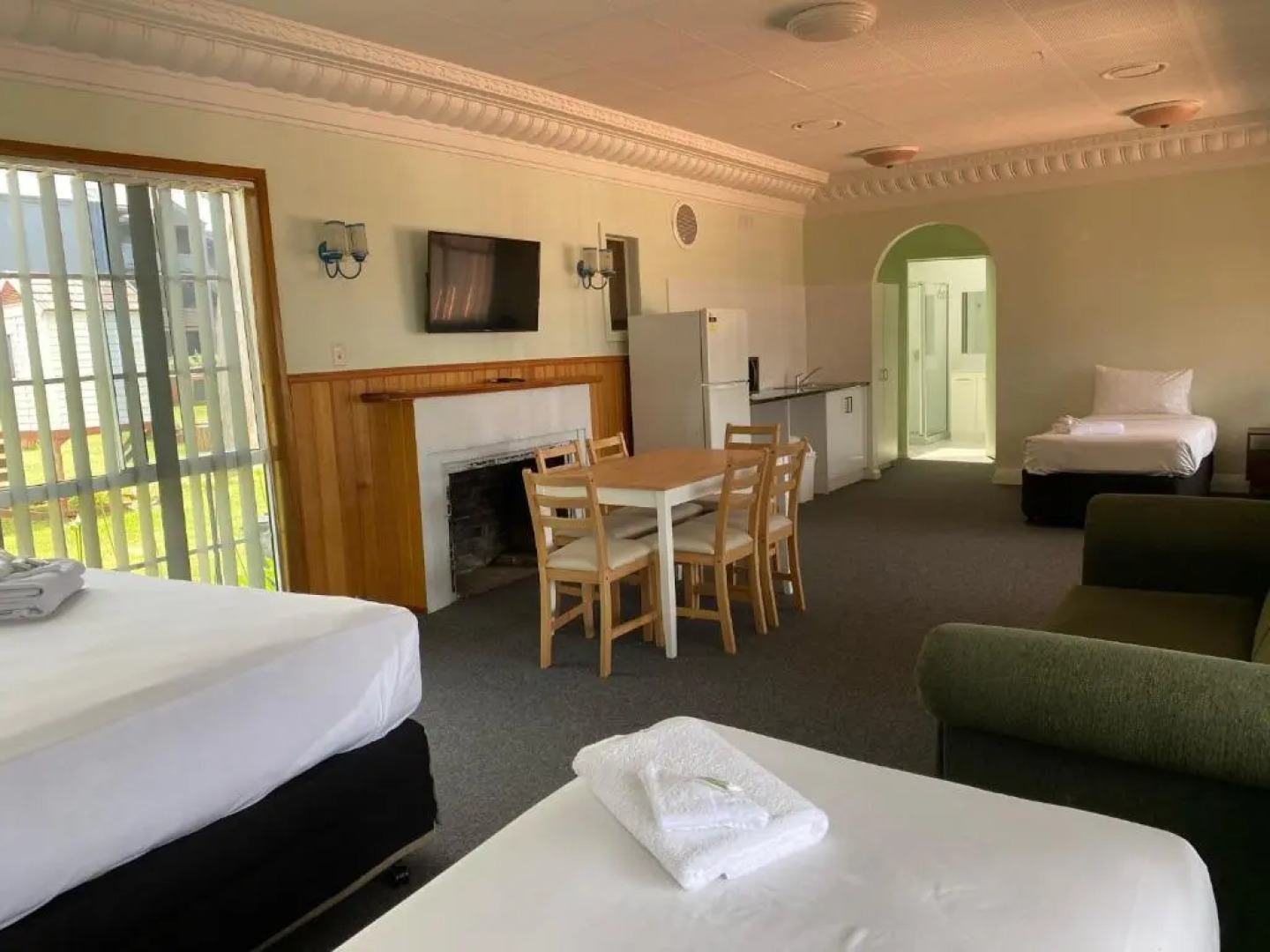 Lakeside Motel Waterfront