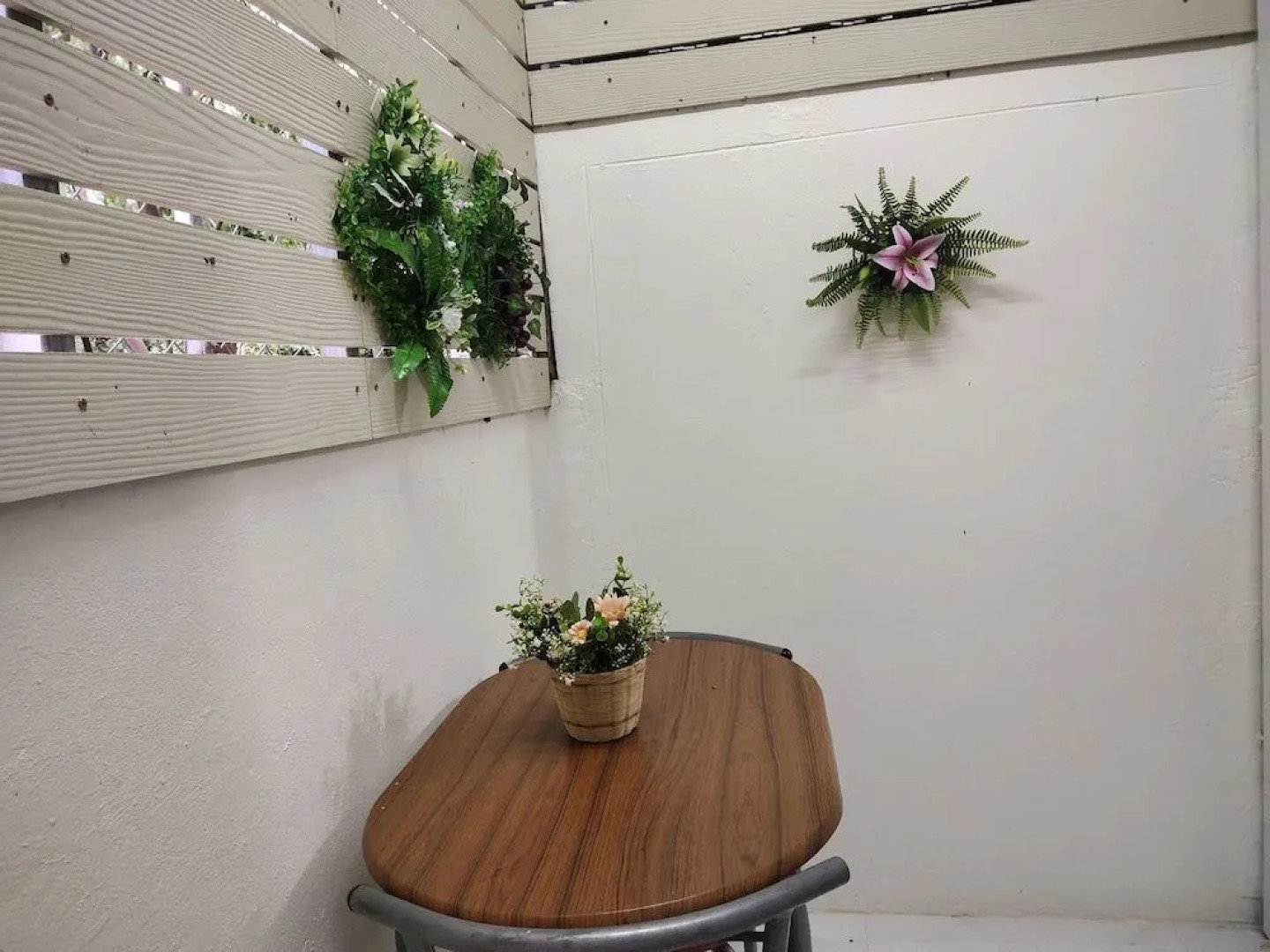 Home Room House - Adults Only