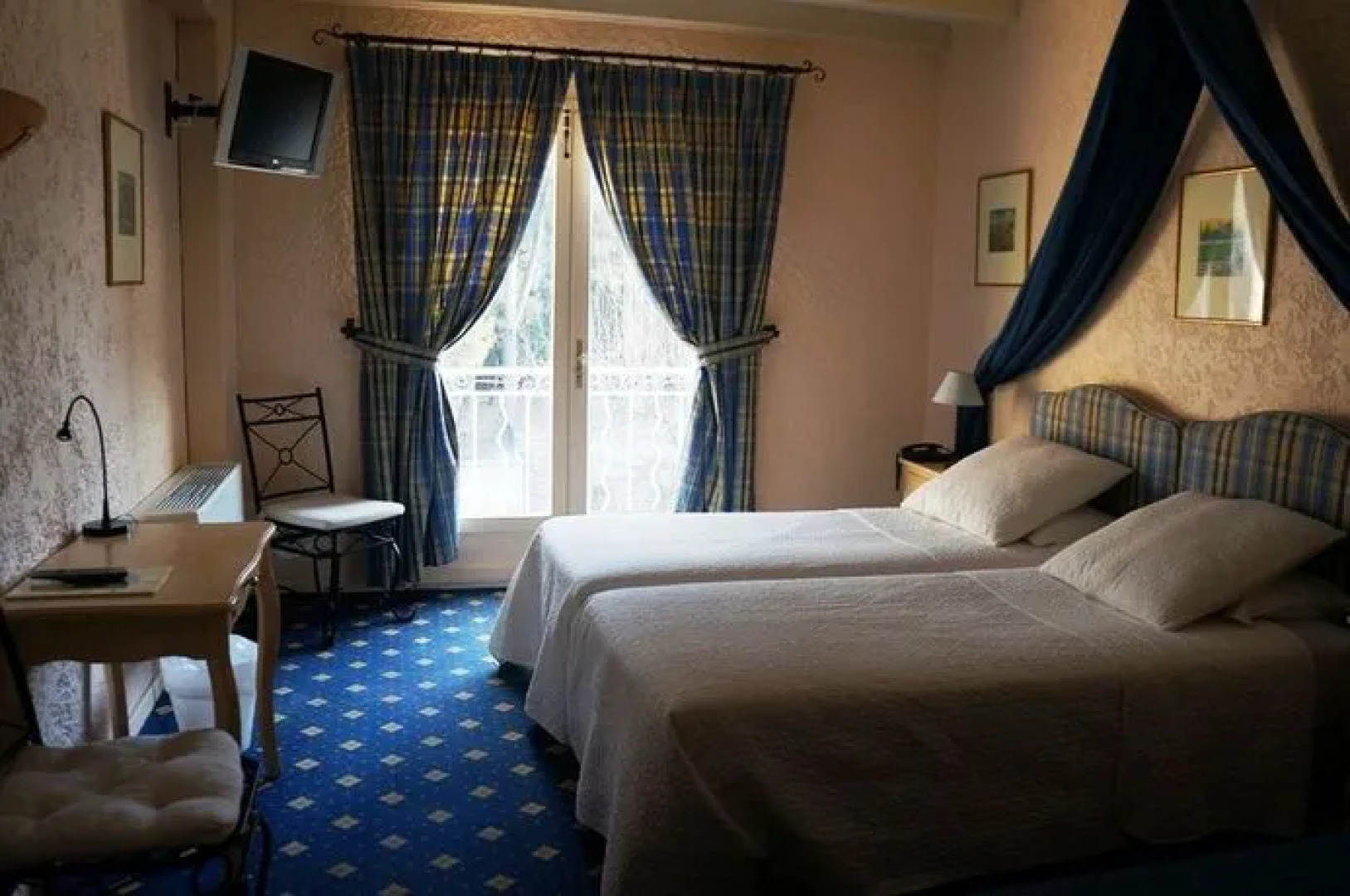 Golden Tulip Sky Gate