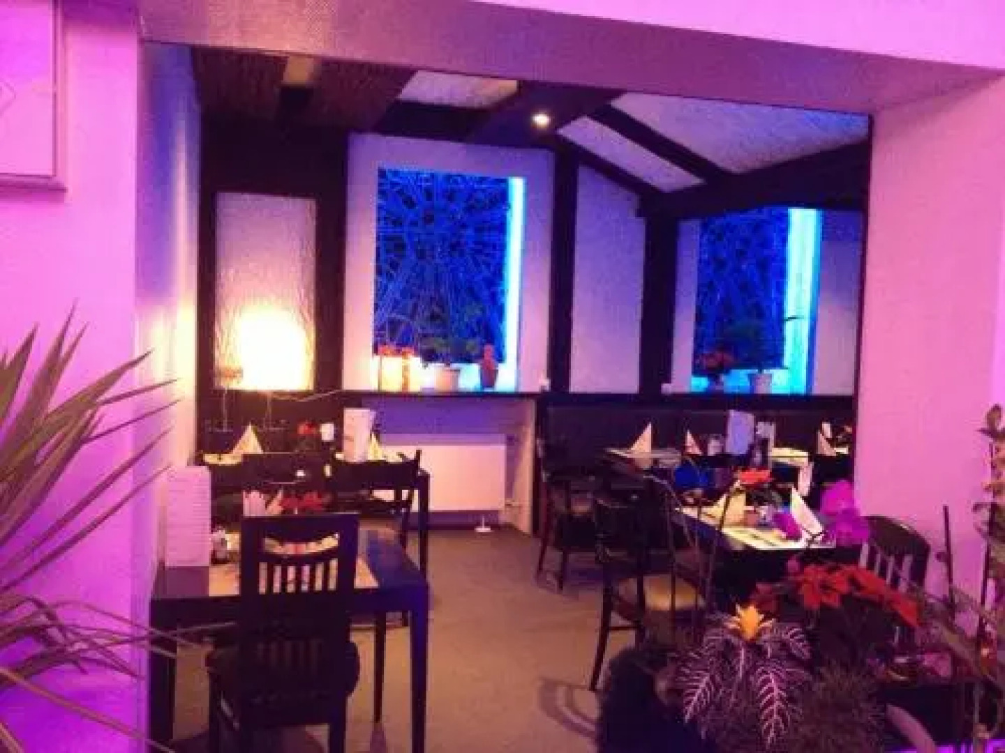 Yumi Hotel Sushi-Steaks & Friends