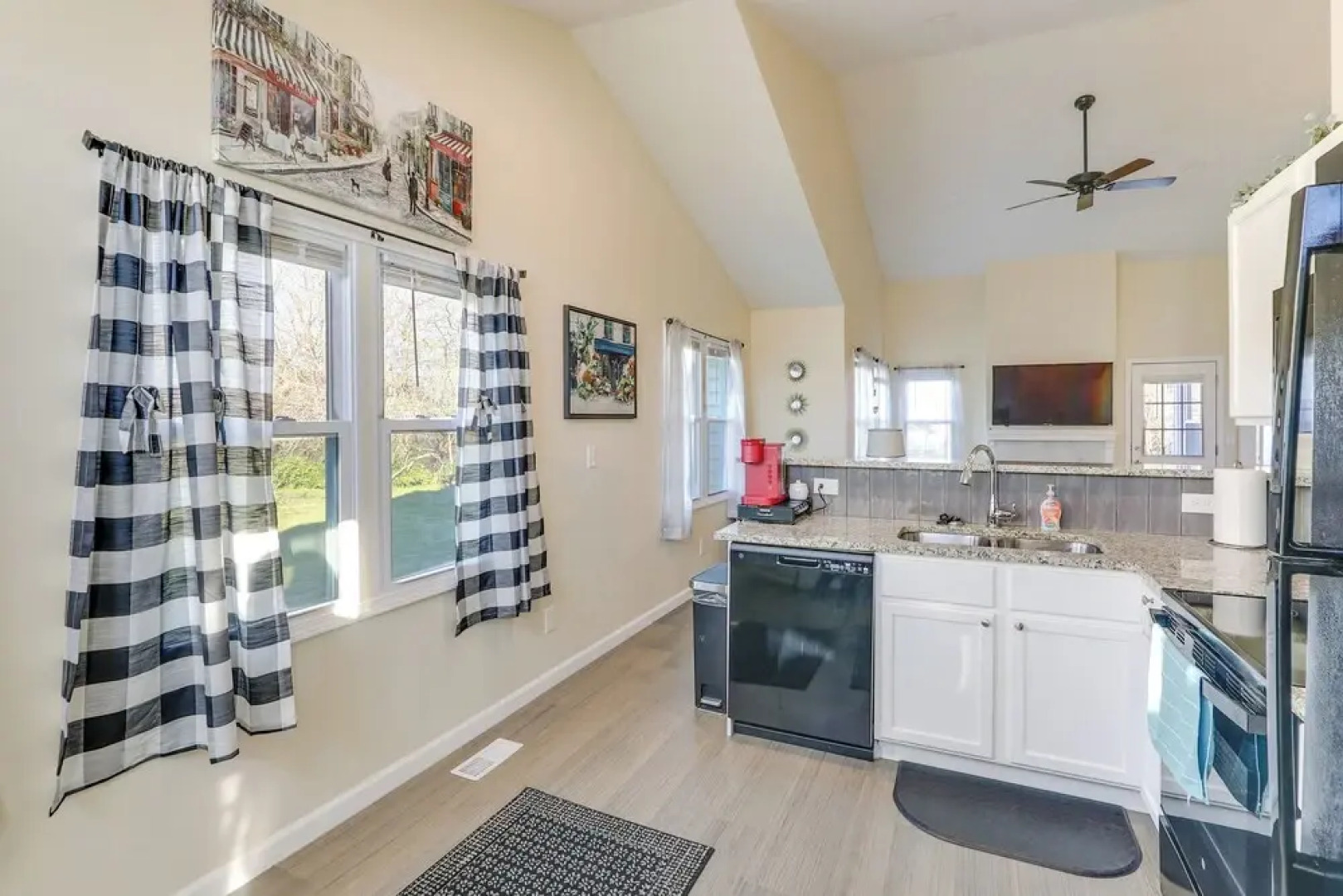 Wichita Townhome w/ Patio: 9 Mi to Downtown!