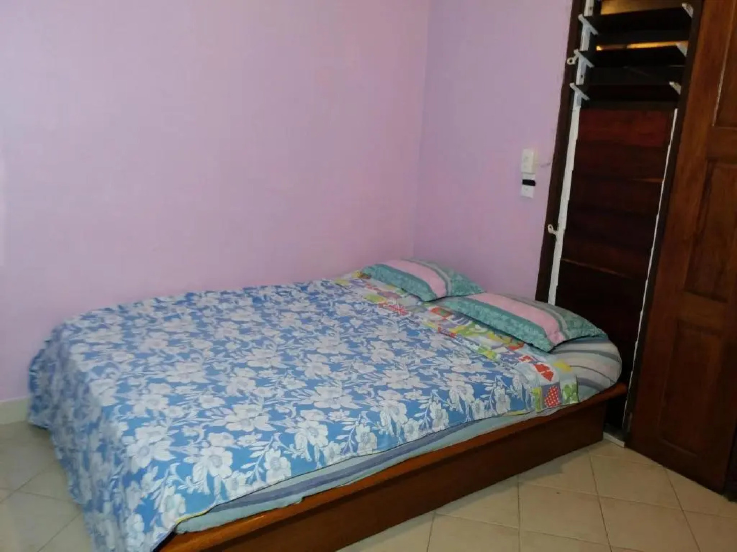 Bluepango Guest House - Hostel