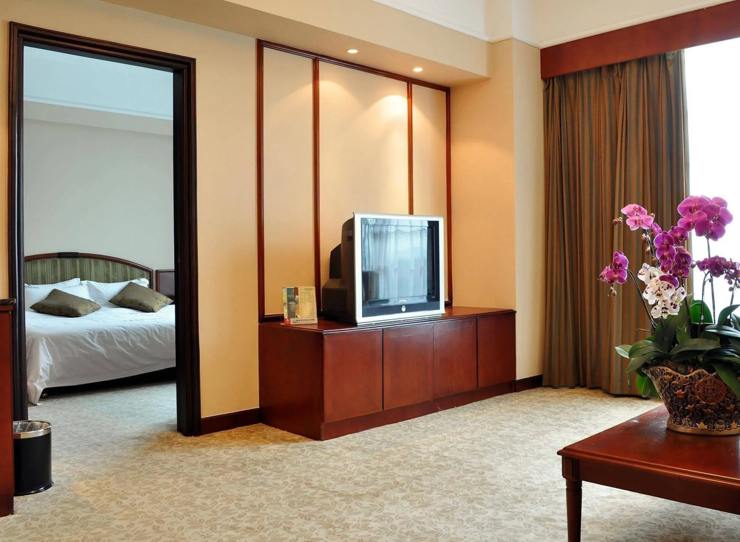 Jiang Men Palace International Hotel