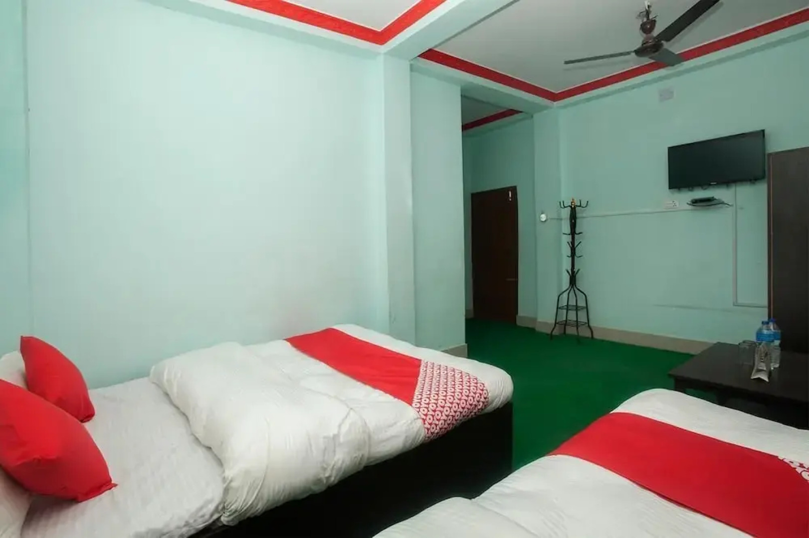 OYO 766 Hotel Crown Plaza