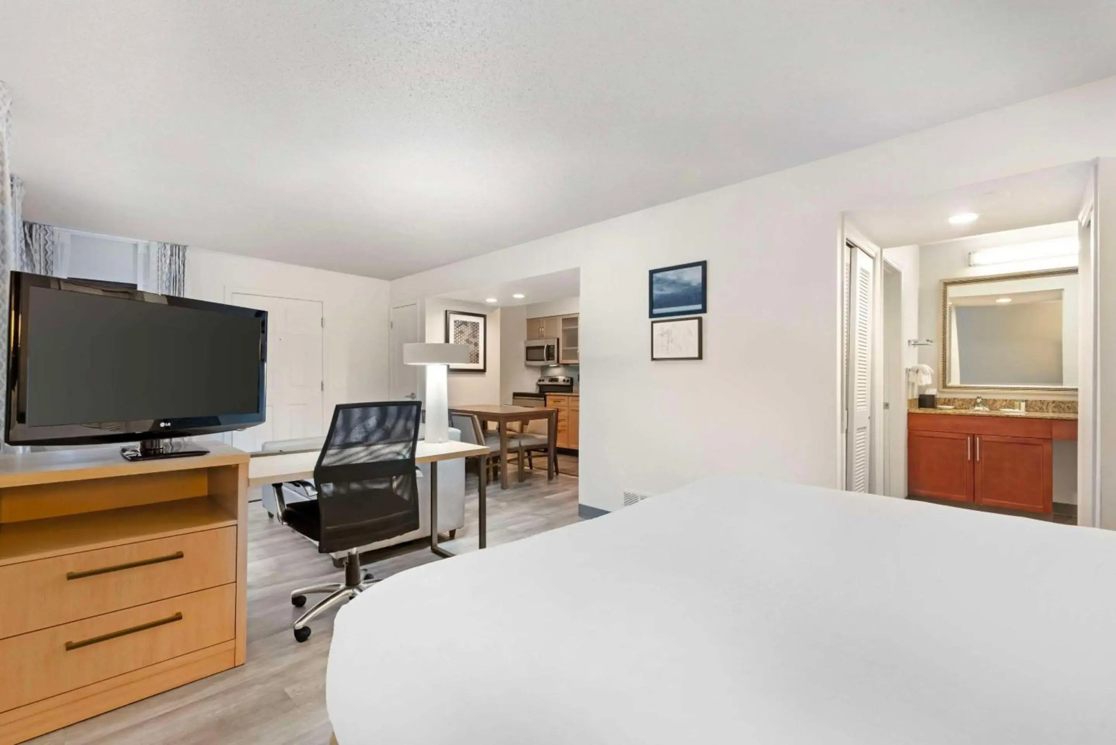 MainStay Suites St. Louis - Galleria