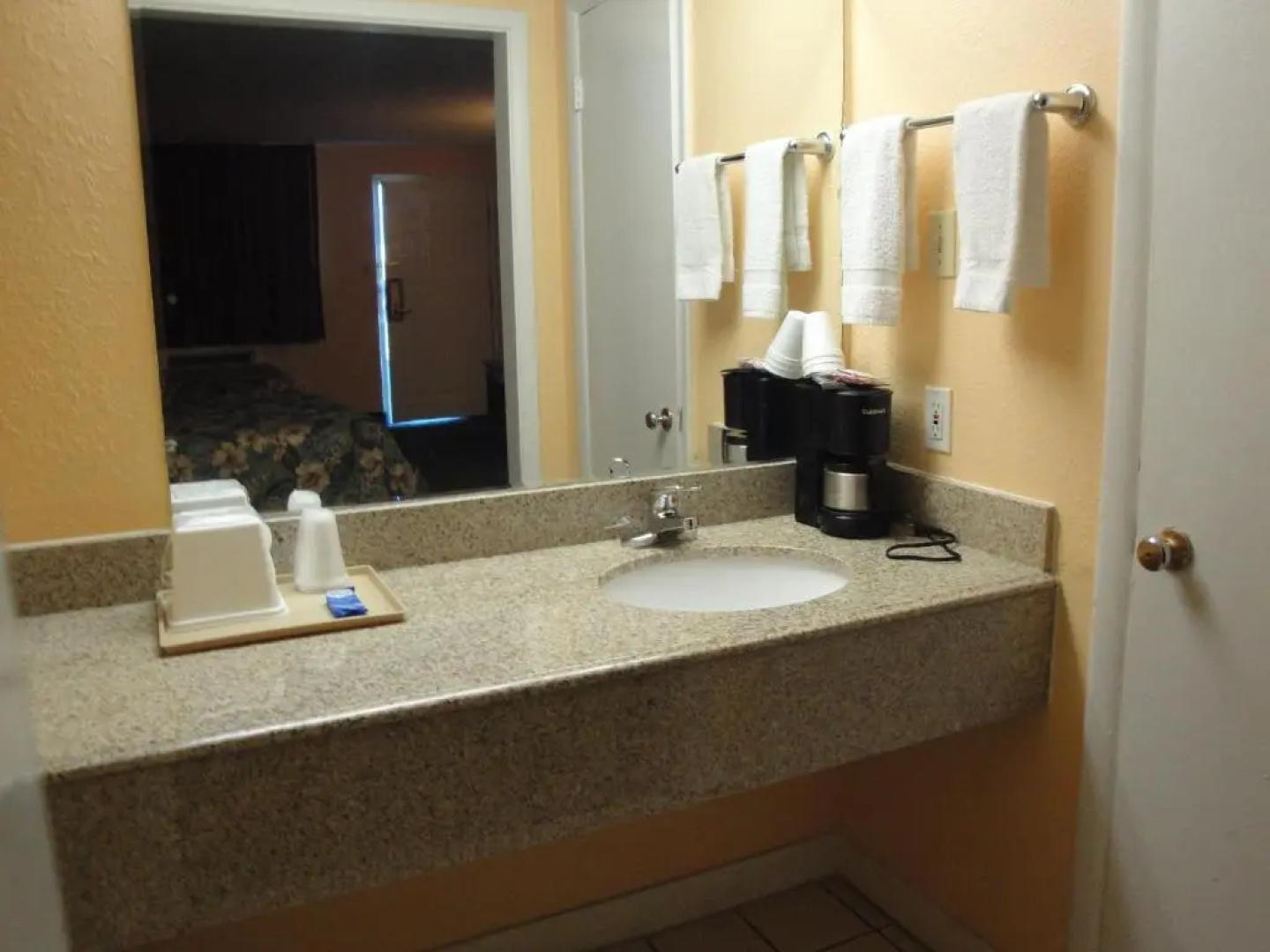 Economy INN poteau