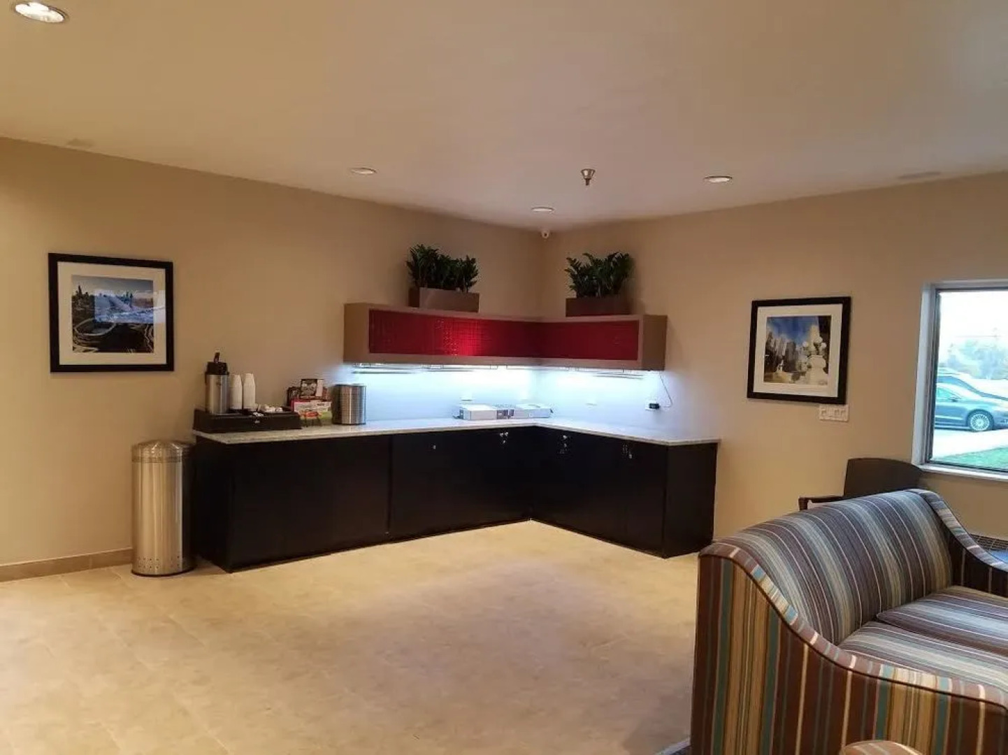 Ramada Hotel & Suites Glendale Heights