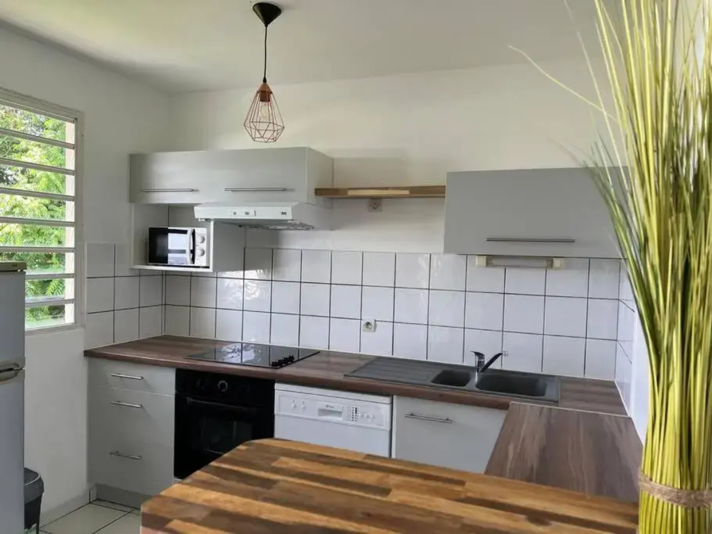 Zabana Lodge, dans un jardin tropical avec piscine