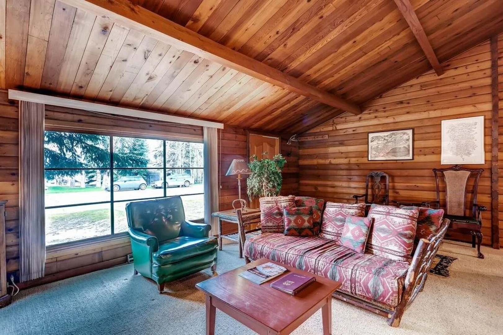 Alm Haus Standard Downtown Private Home by McCartney