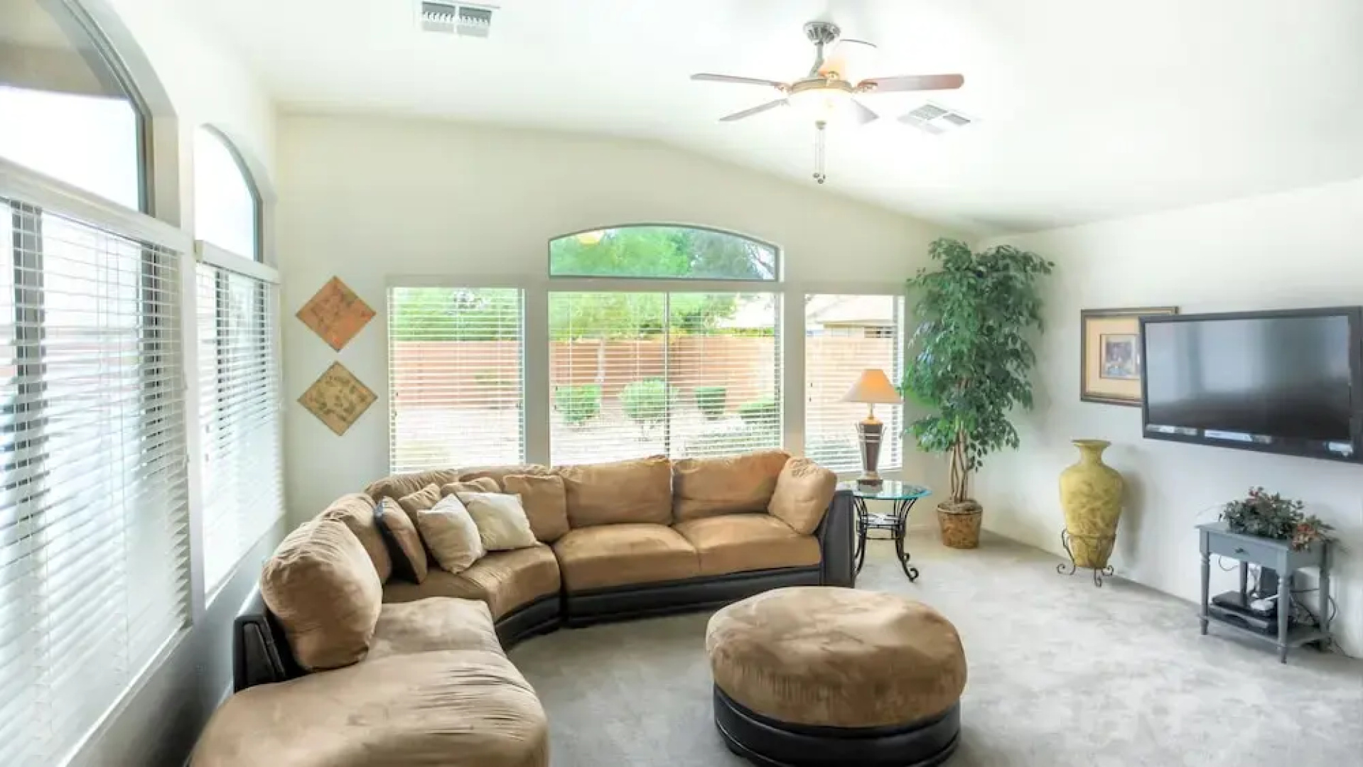 Near Great Shopping & Dining! Pool Table & Games!