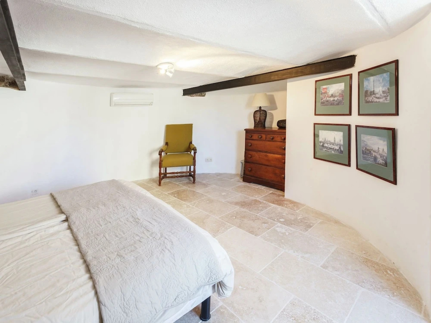 Spacious Castle in Jonquières With Swimming Pool