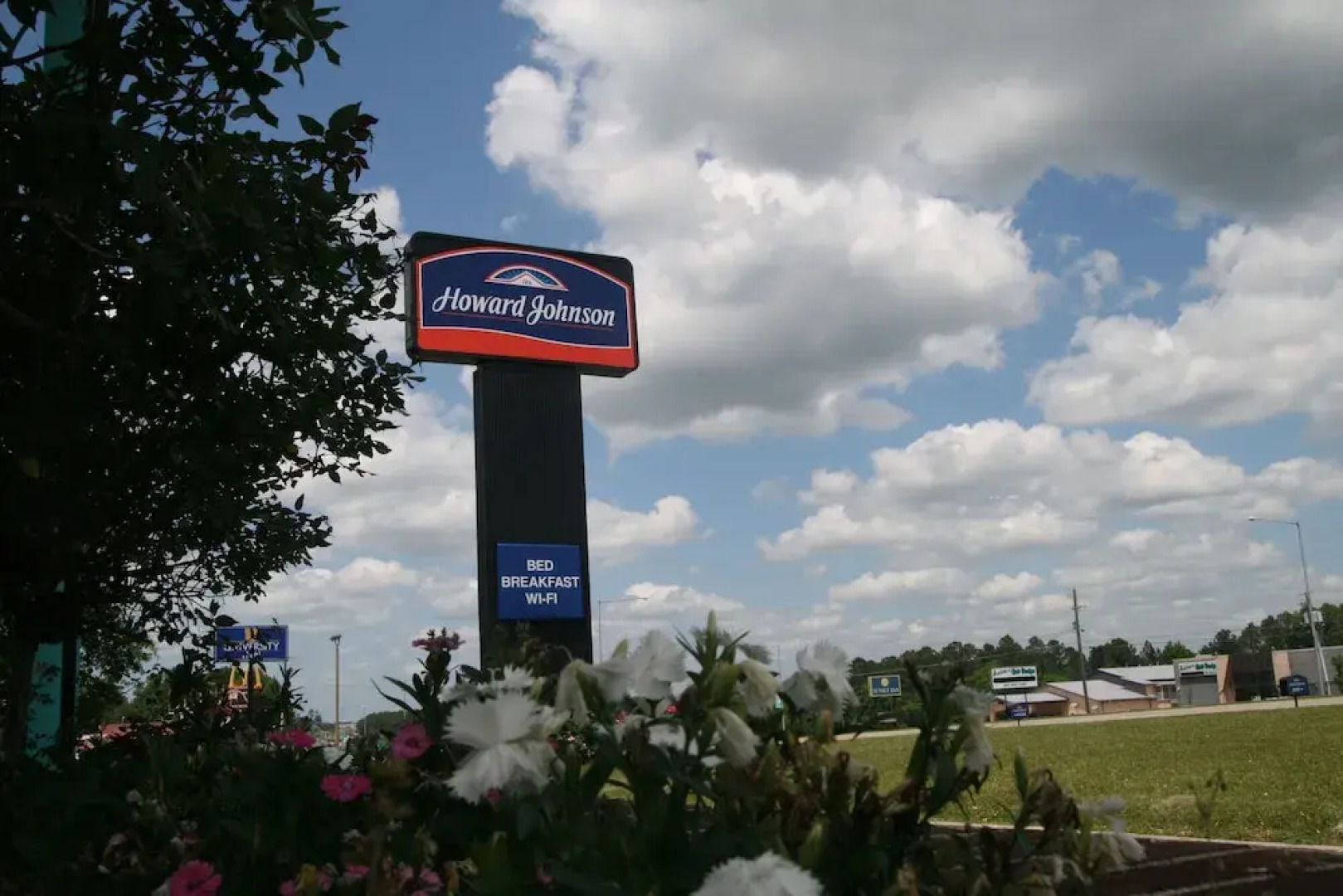 Howard Johnson by Wyndham Hattiesburg