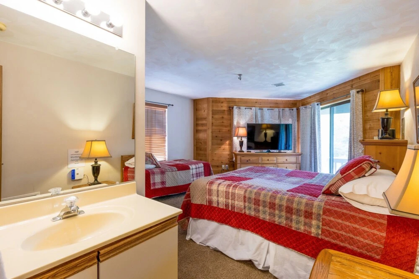 Seven Springs Stoneridge 3 Bedroom Deluxe Condo, Pet Friendly! by RedAwning