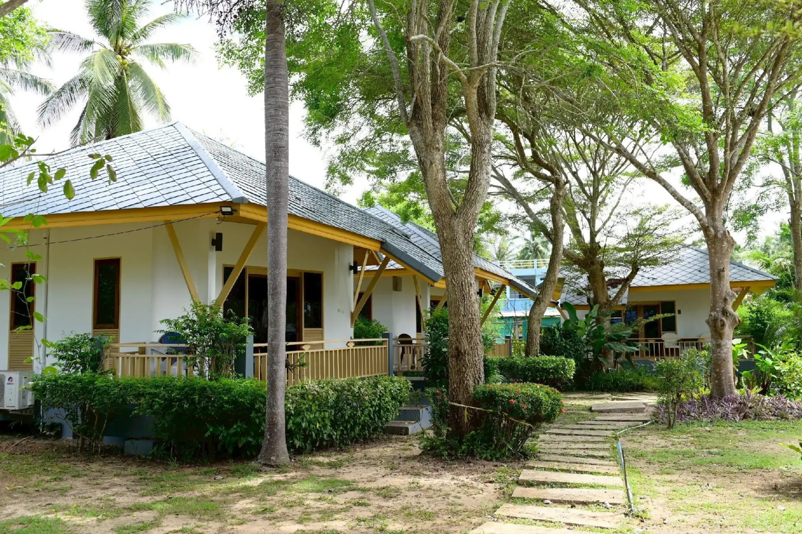 Saphli Villa Beach Resort