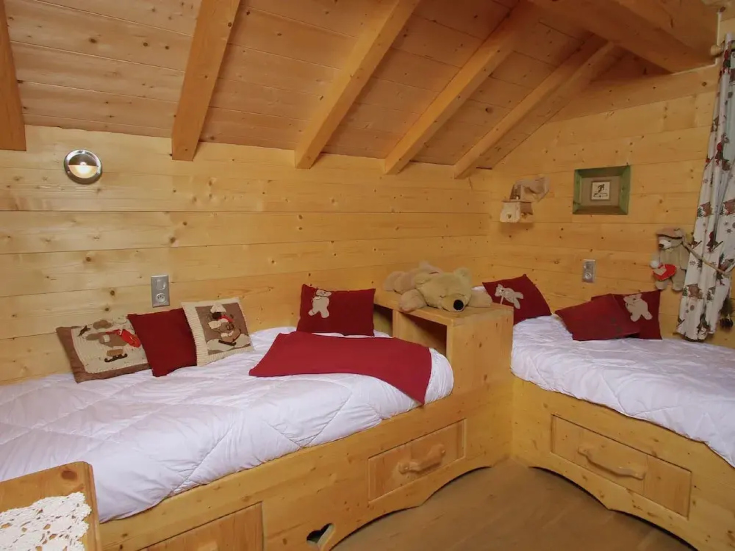 Comfortably Furnished Chalet Just 80 m. From the Slopes