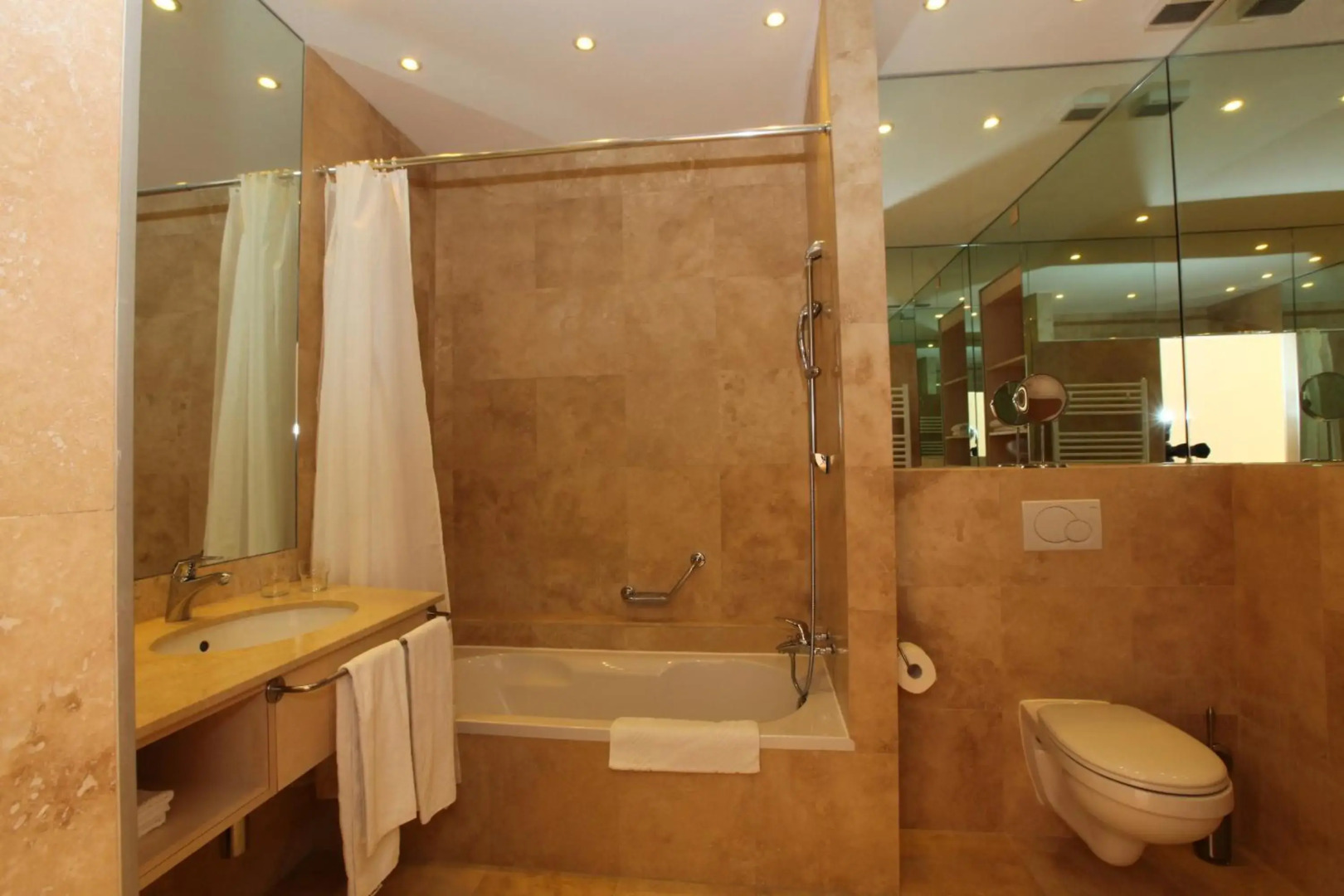 Hotel du Grand Lac Excelsior